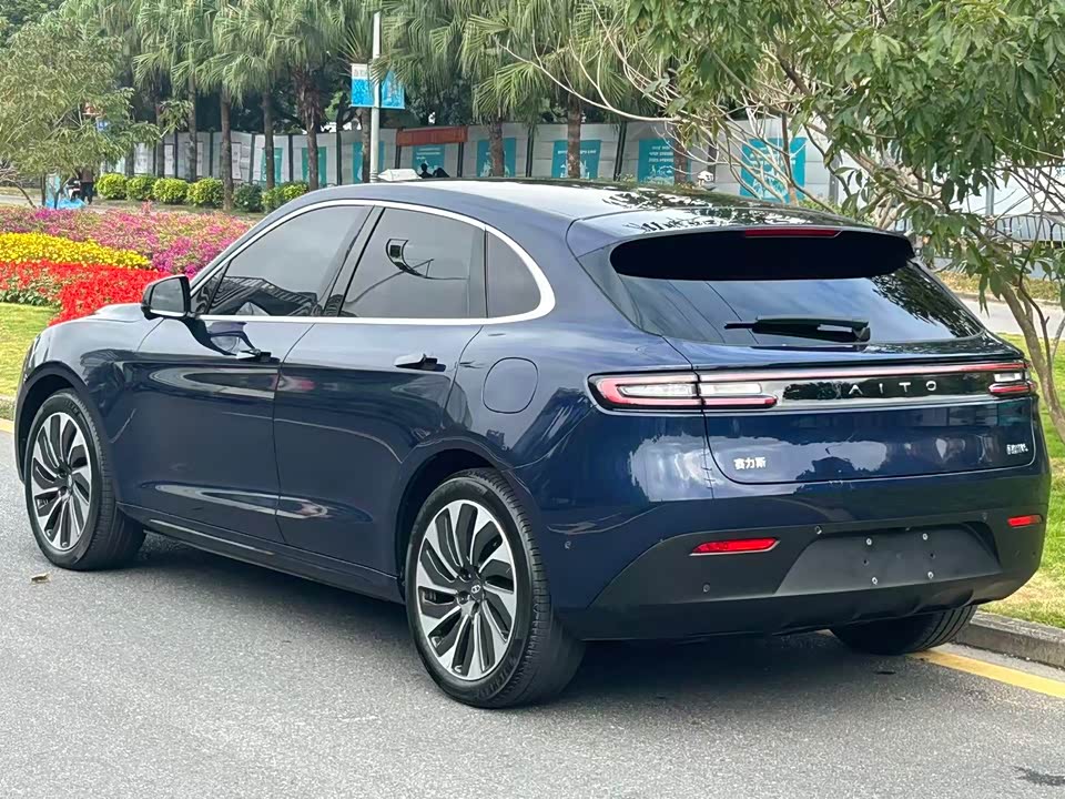 AITO Ask the world M5