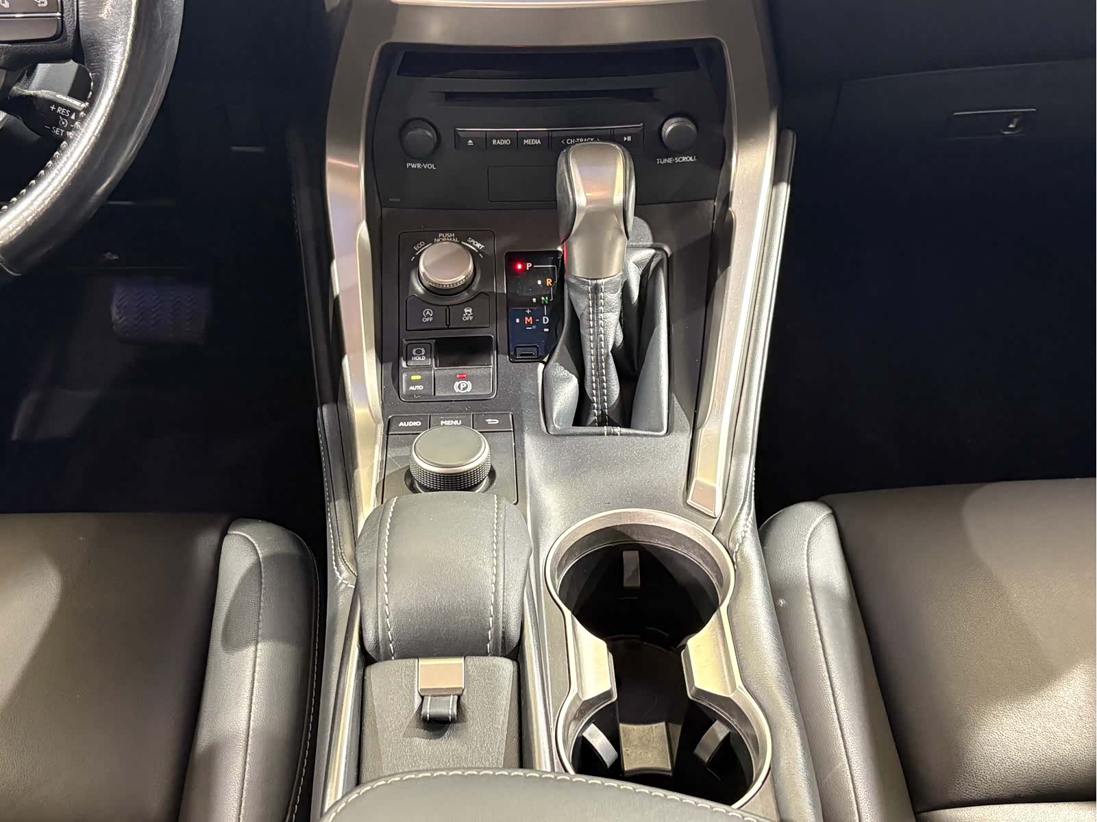 Lexus NX, 2017 10