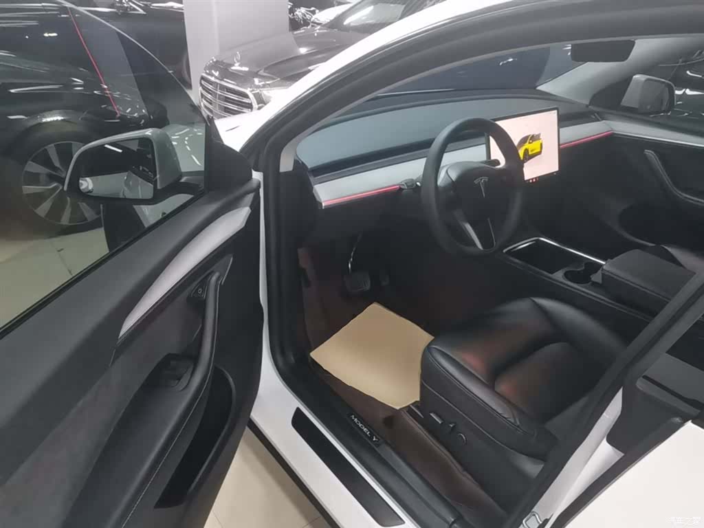Tesla Model Y, 2024 16