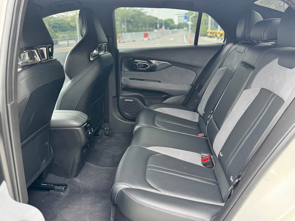 Trumpchi Shadow Leopard