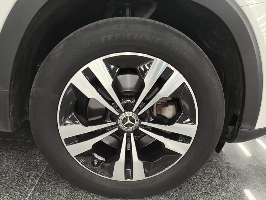 Mercedes-Benz GLB 2024, фото 6