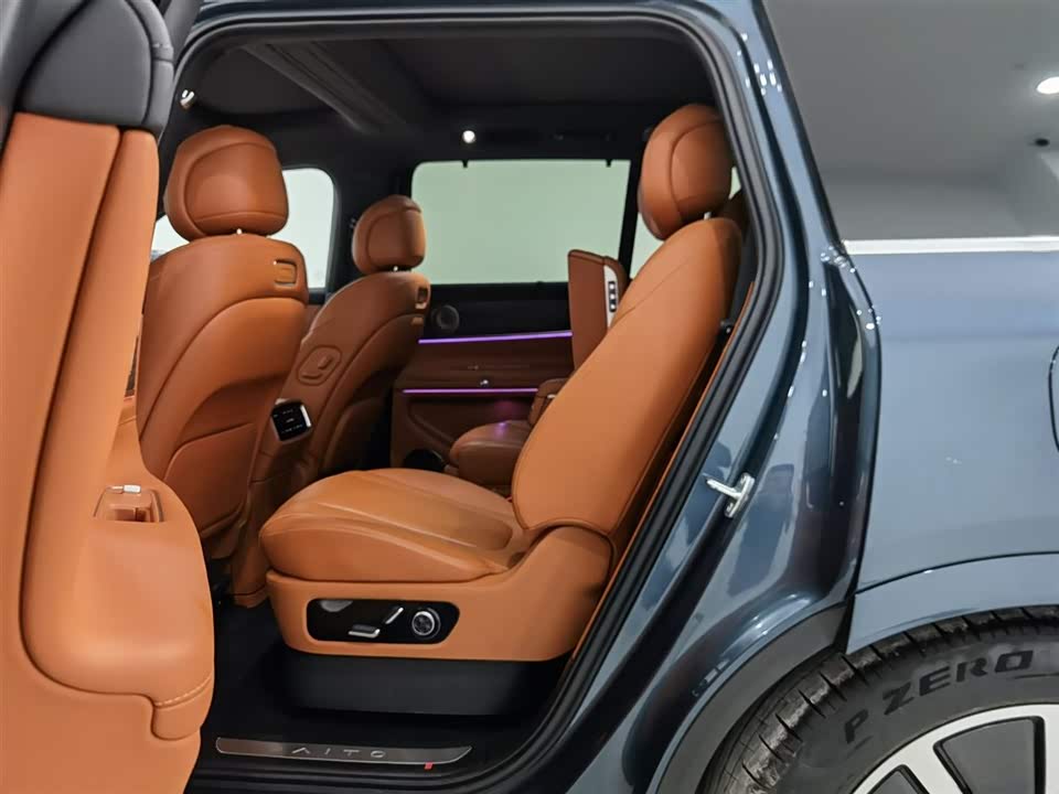 AITO Ask the world M9