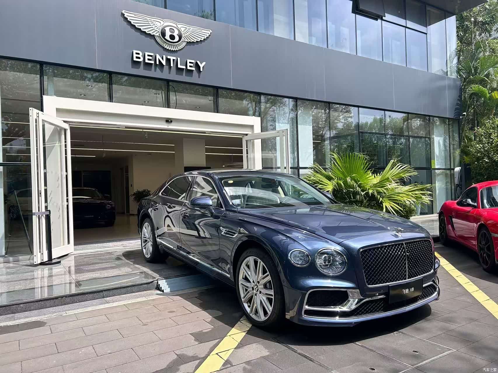 Bentley Flying Spur, 1900 2