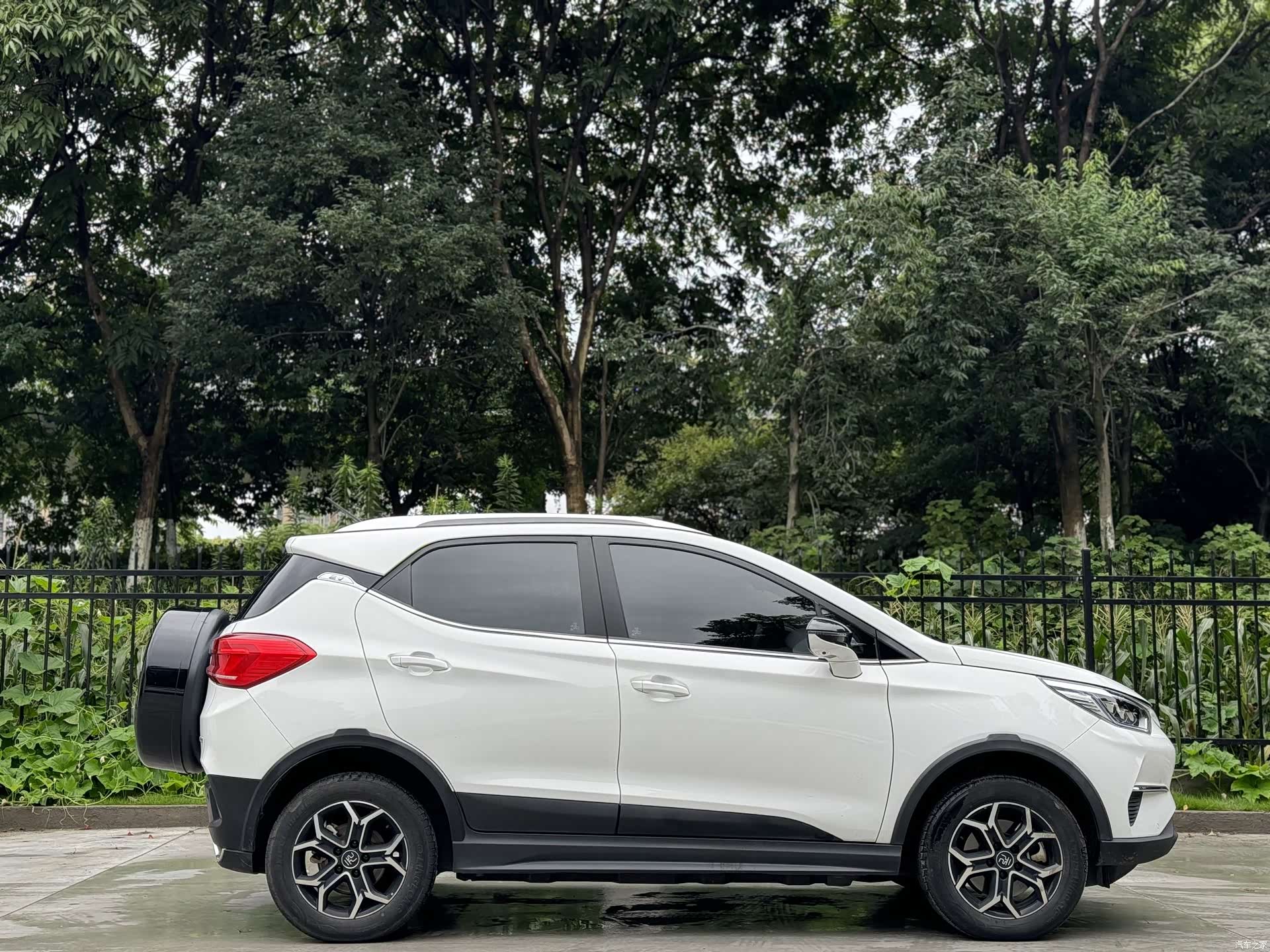 BYD Yuan, 2022 все фото