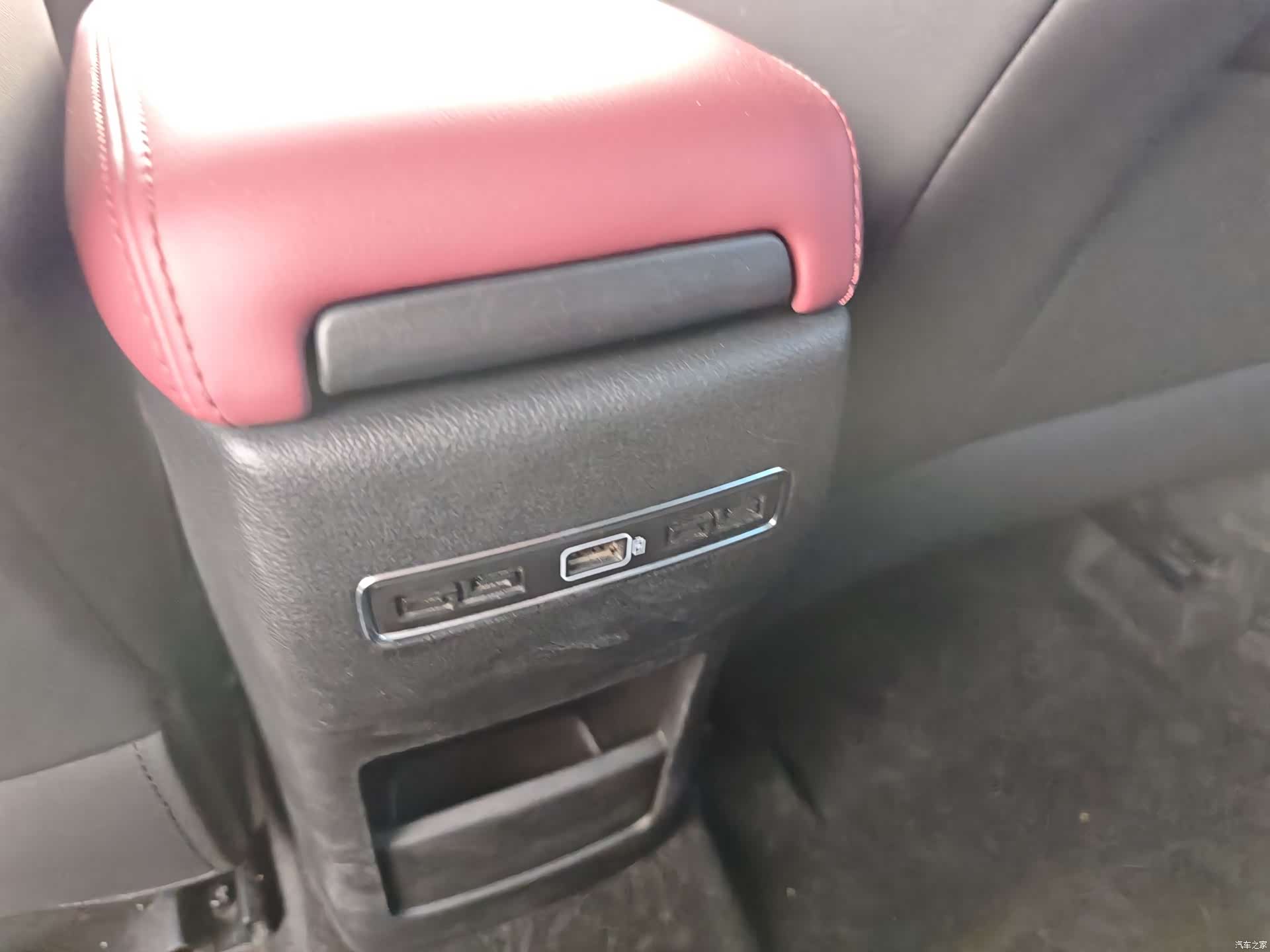 Geely Coolray, 2022 21