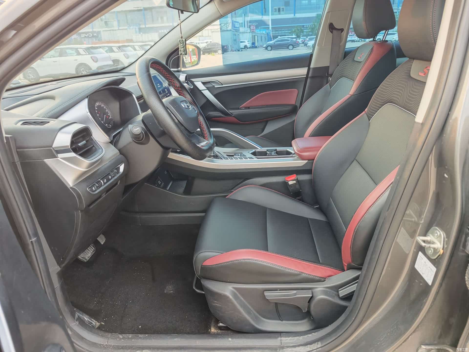 Geely Coolray, 2022 12