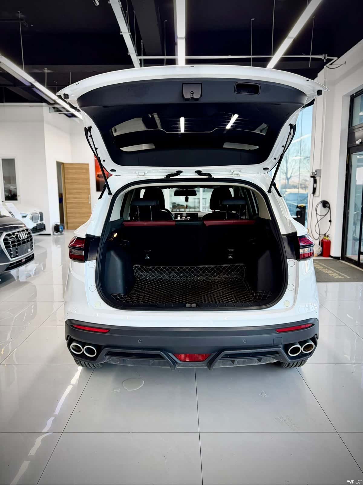 Geely Coolray, 2022 17