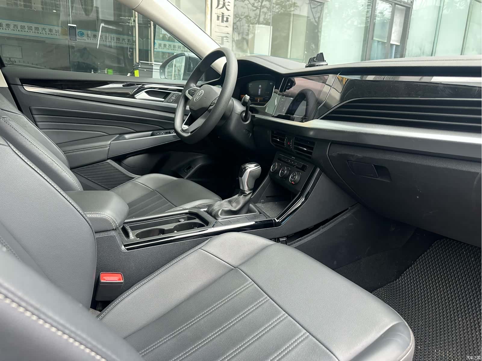 Volkswagen Passat, 2025 14