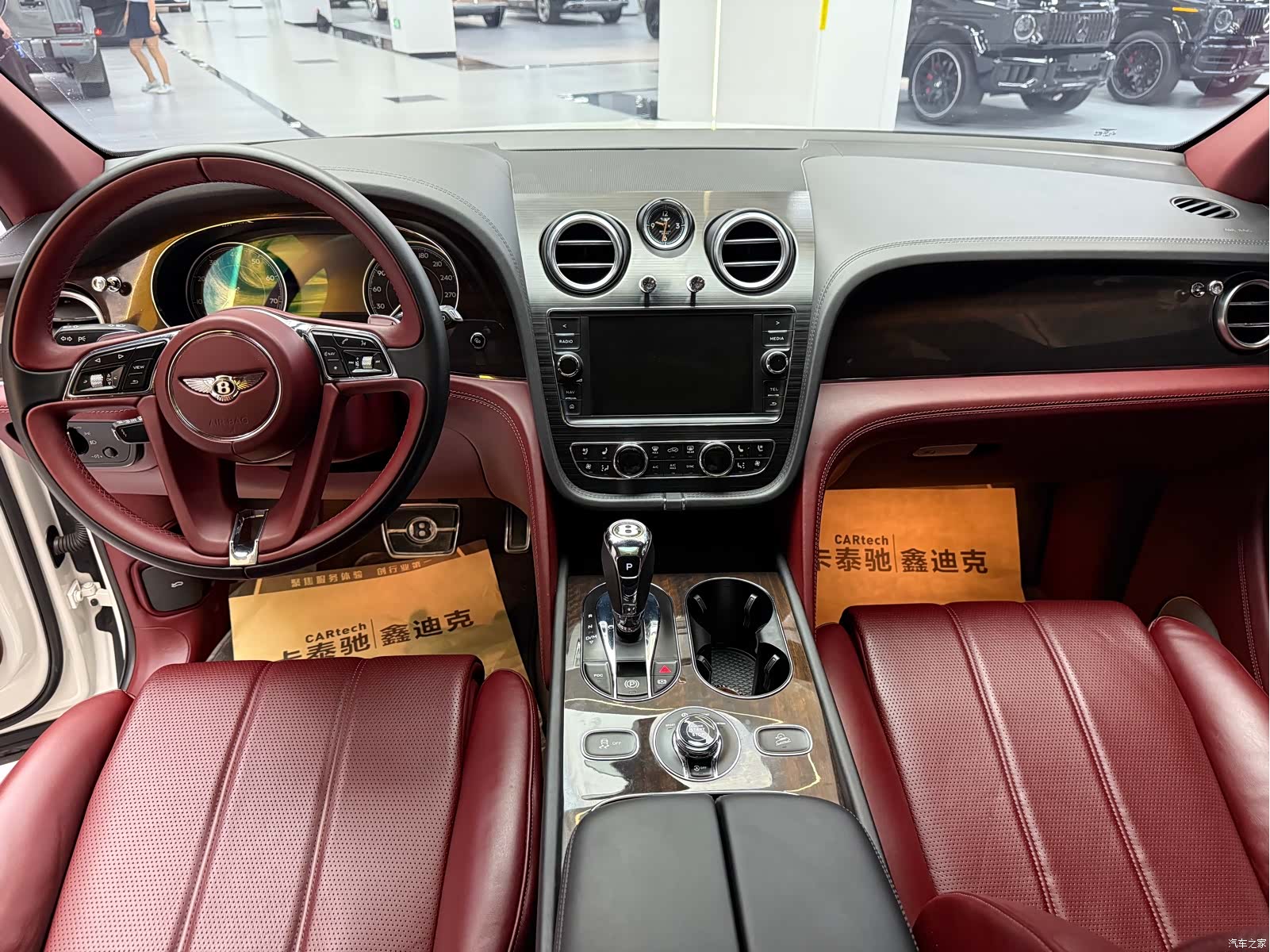 Bentley Bentayga, 2020 8
