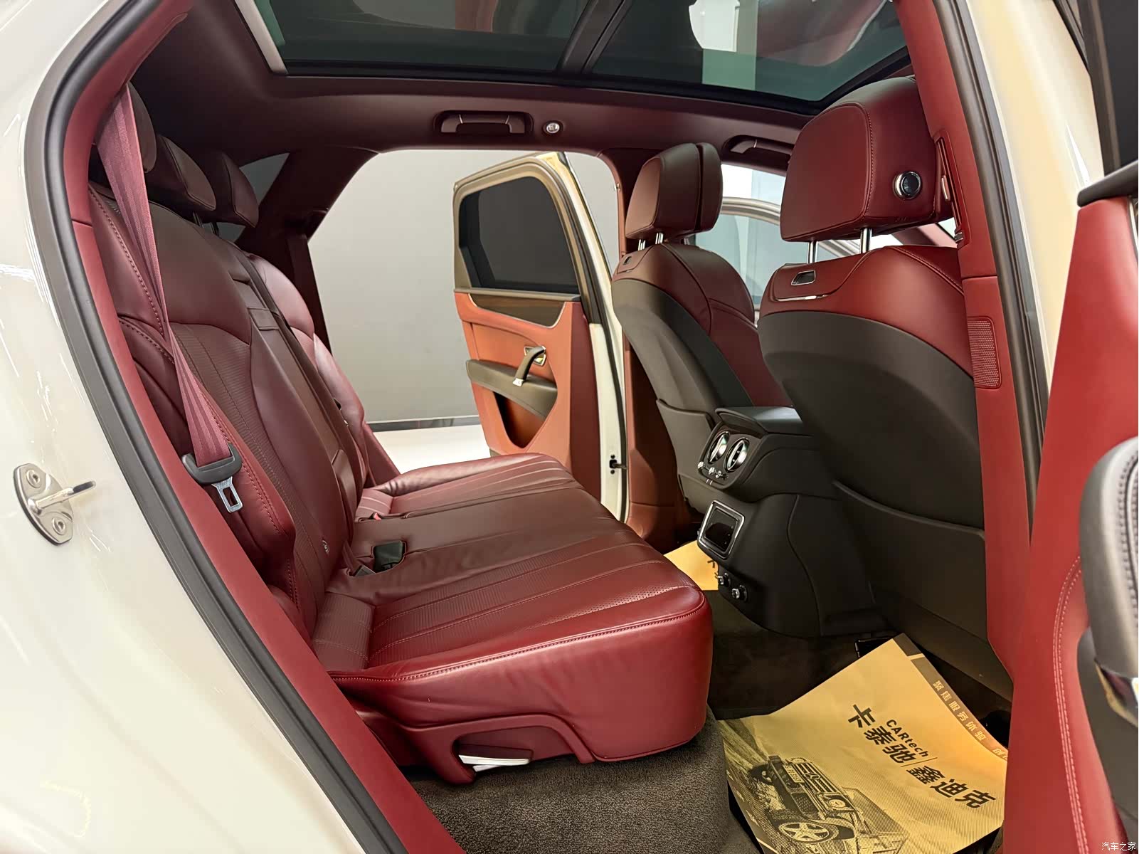 Bentley Bentayga, 2020 10