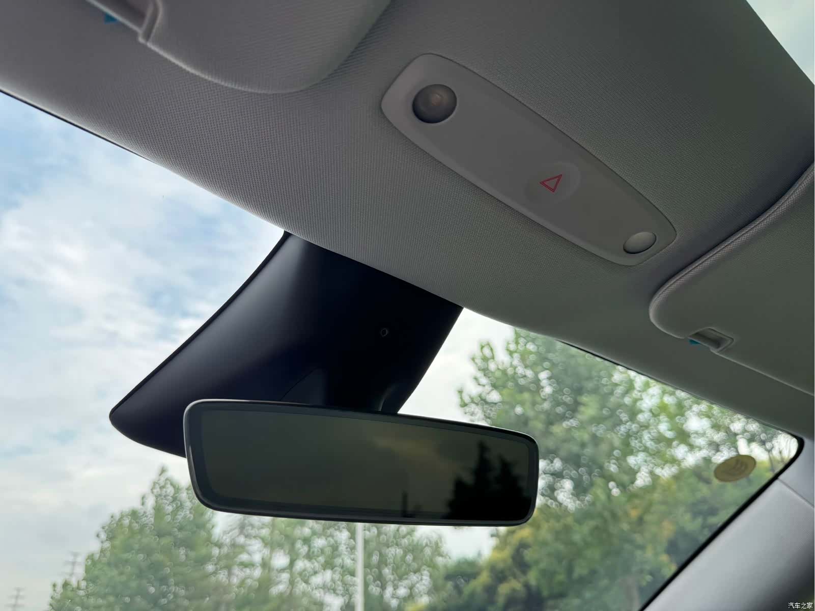 Tesla Model Y, 2025 14