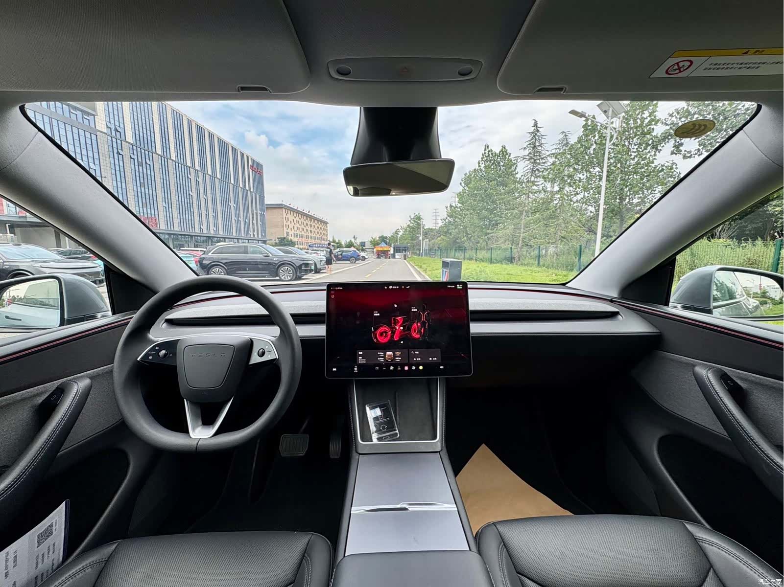 Tesla Model Y, 2025 3