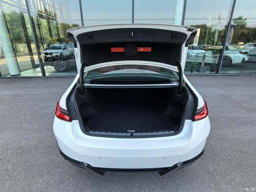 BMW i3, 2025 11