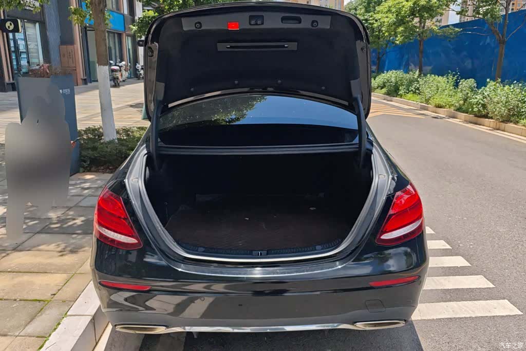 Mercedes-Benz E-Class, 2018 4