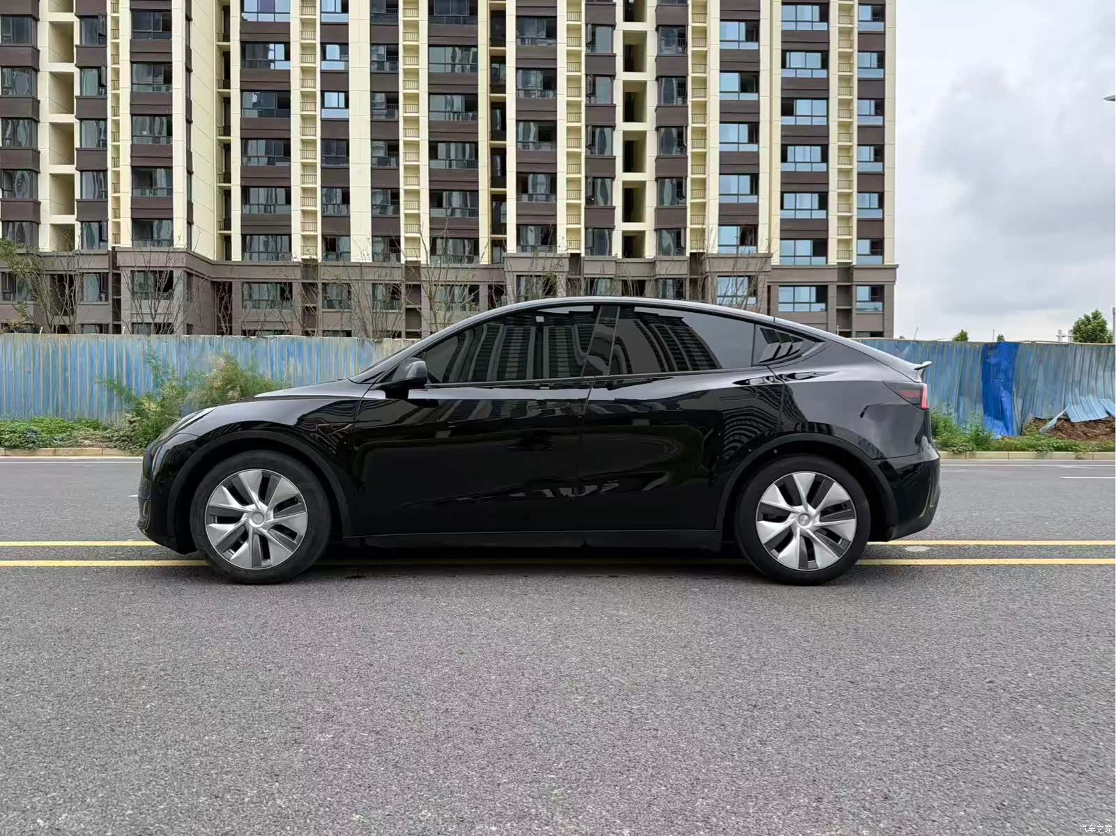 Tesla Model Y, 2023 4