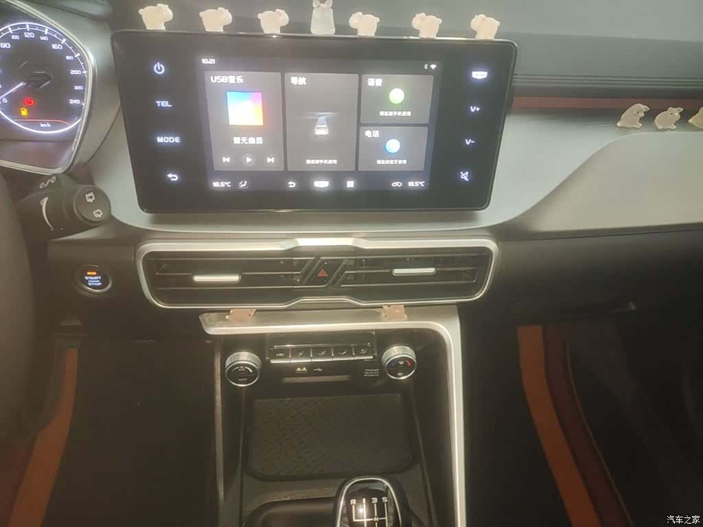 Geely Coolray, 2021 13