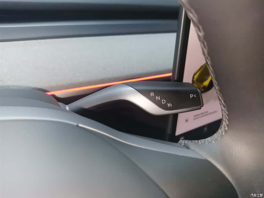 Tesla Model Y, 2024 14
