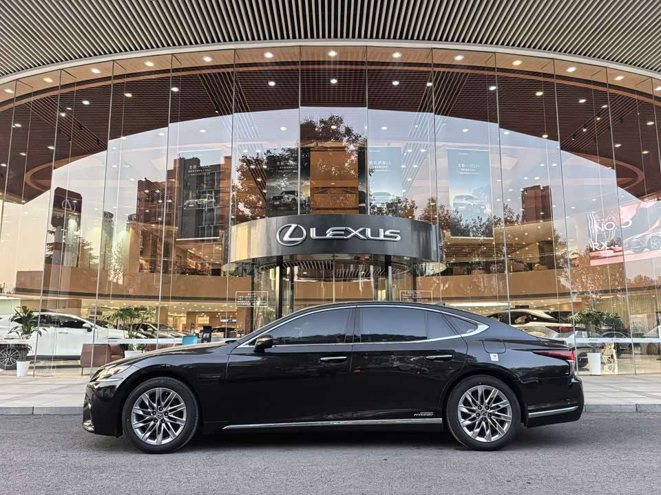 Lexus LS