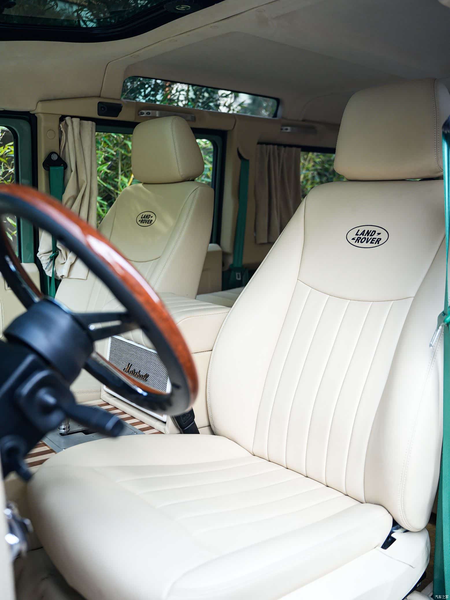 Land Rover Defender, 2013 10