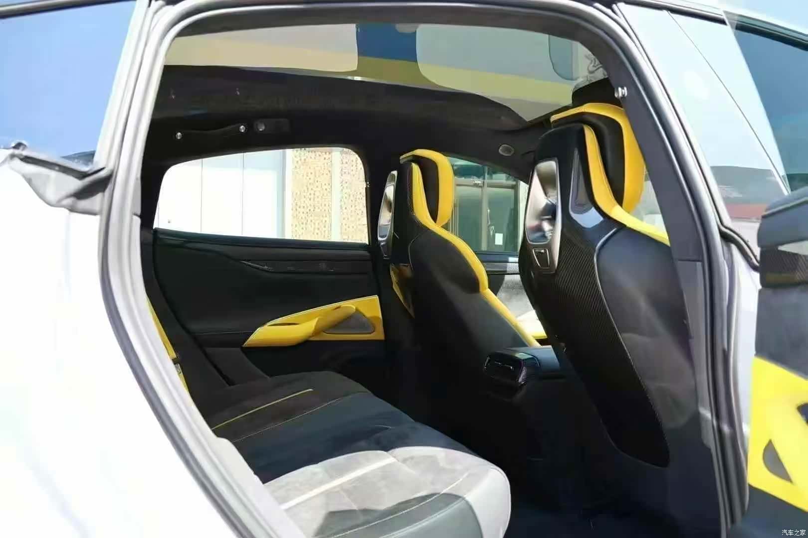 Xiaomi SU7, 2025 8