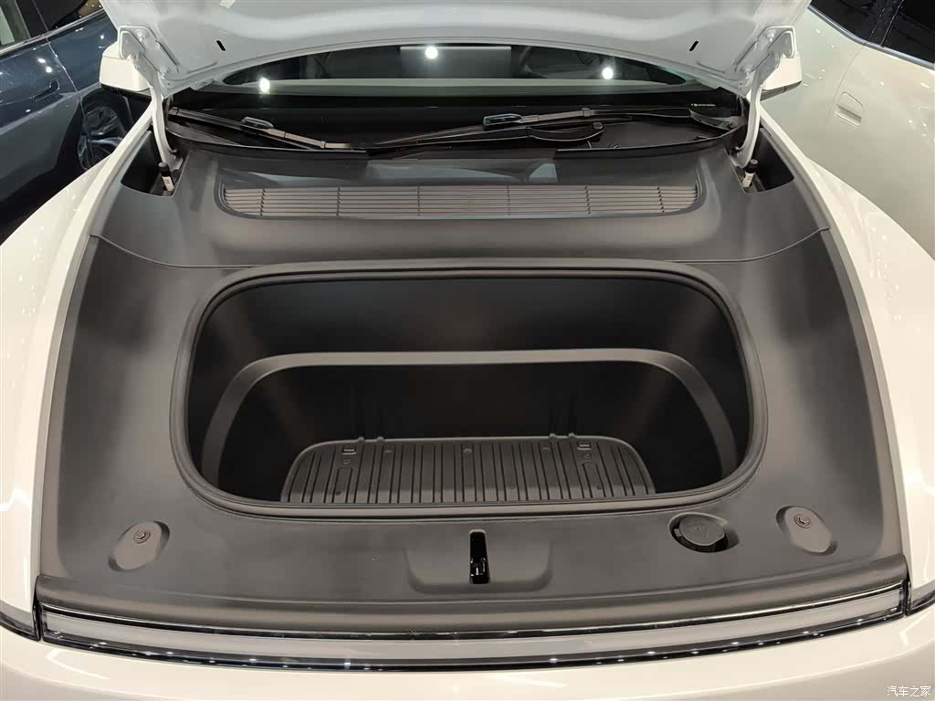 Tesla Model Y, 2025 16