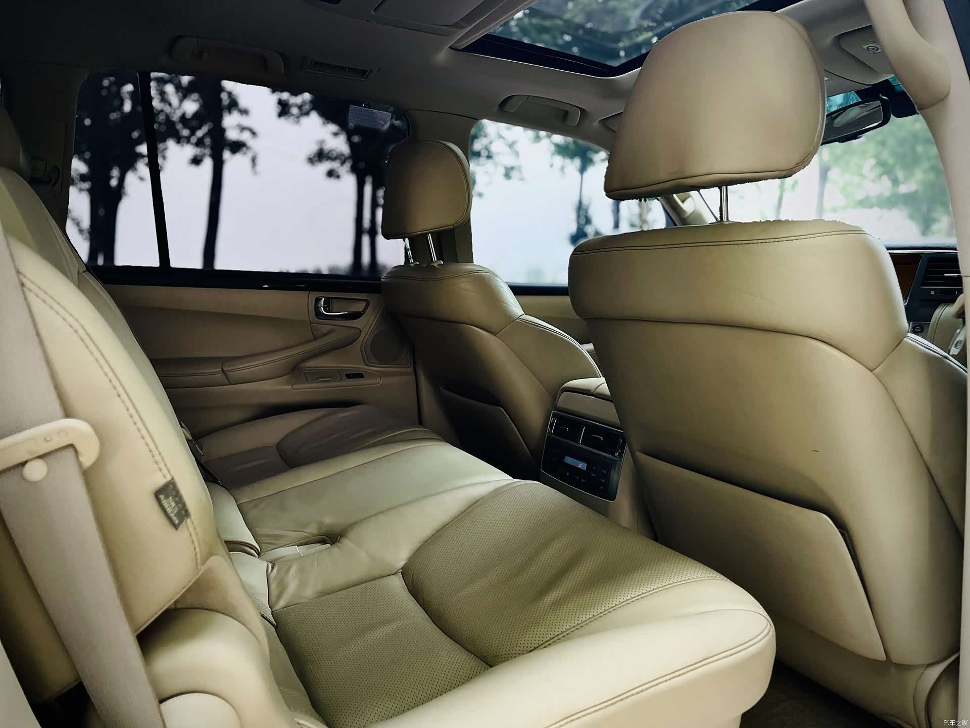 Lexus LX, 2010 16