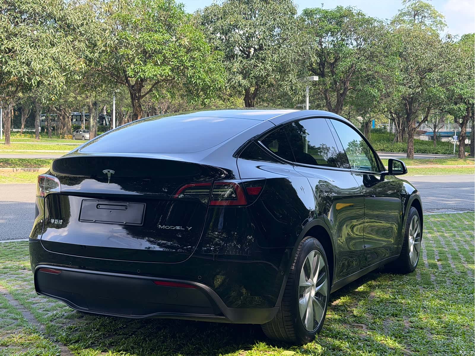 Tesla Model Y, 2023 9