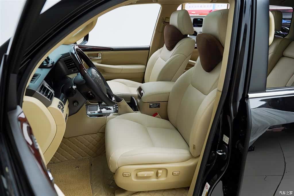 Lexus LX, 2011 3
