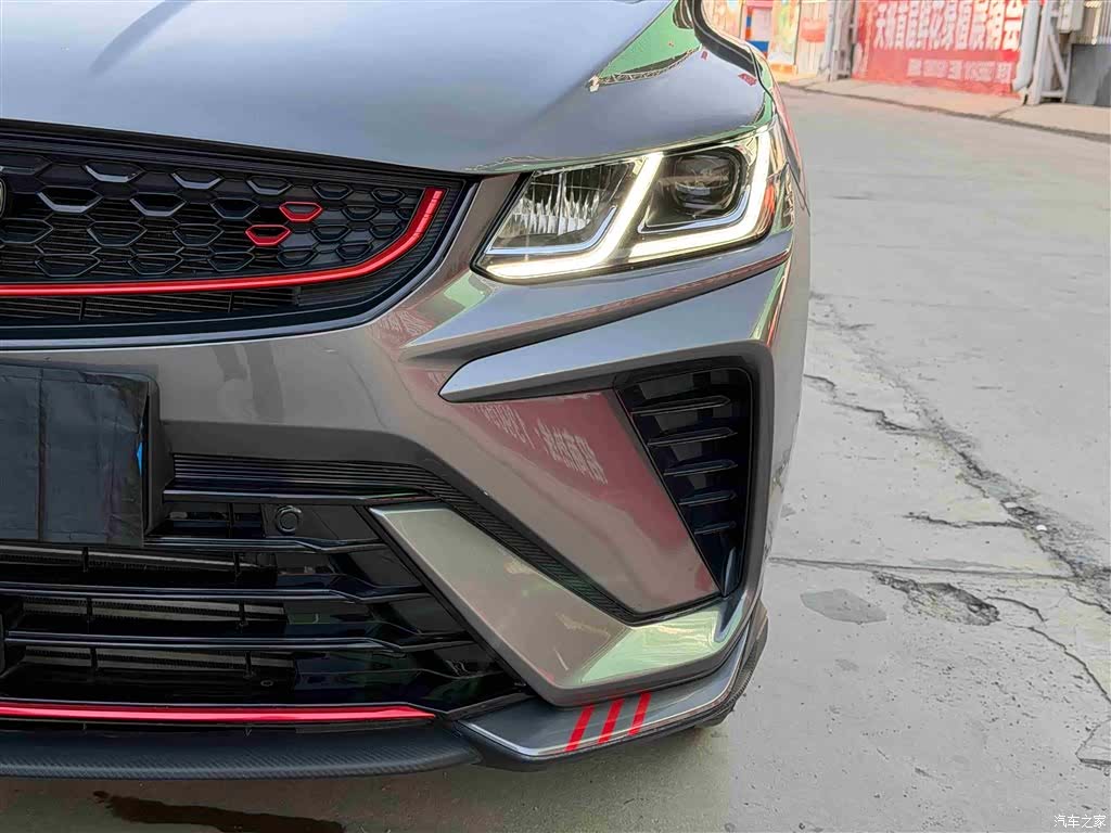 Geely Coolray, 2022 13