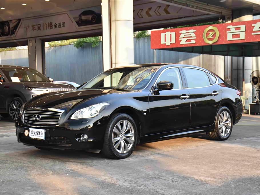 Infiniti Q70