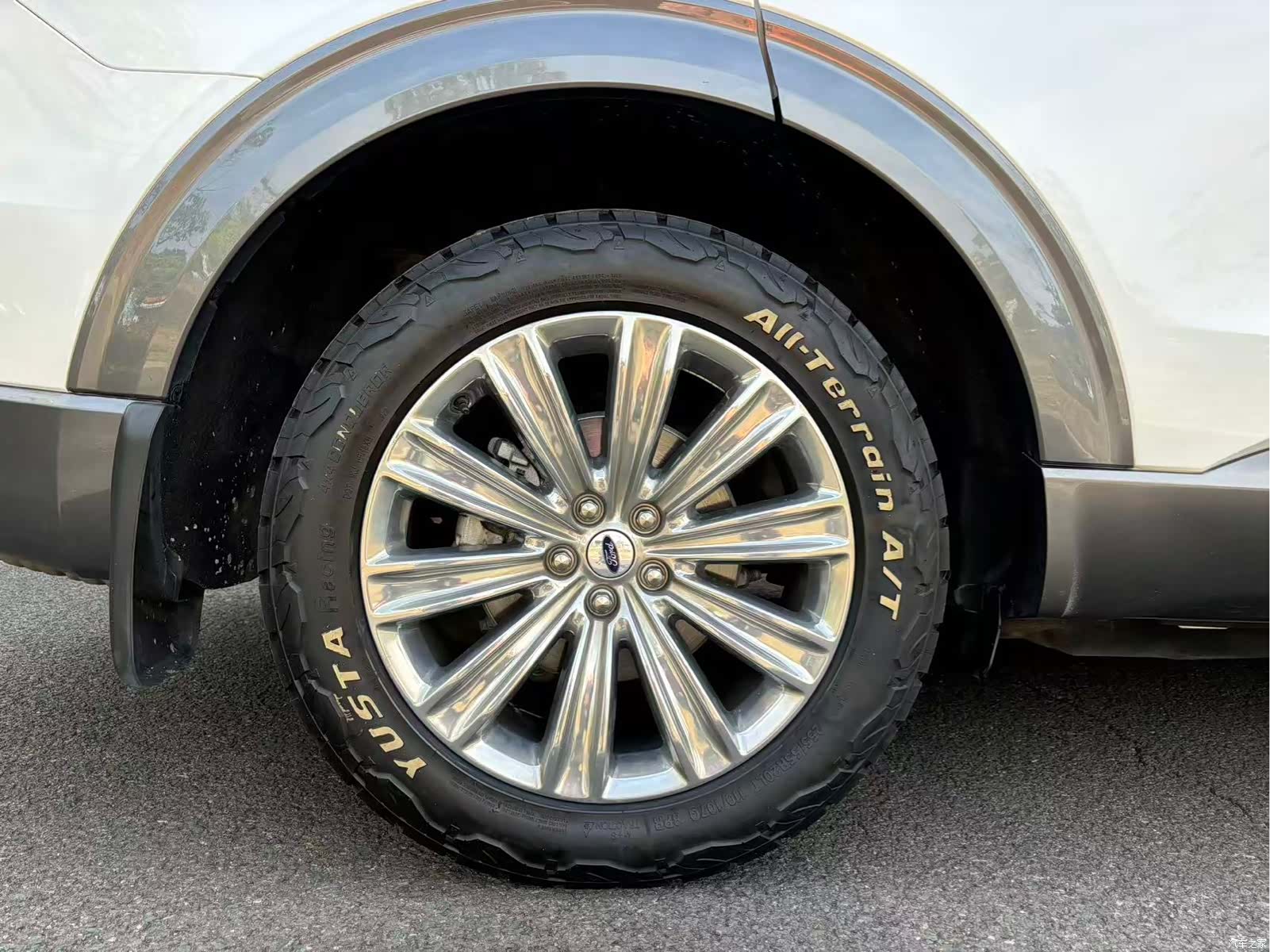 Ford Explorer, 2022 32
