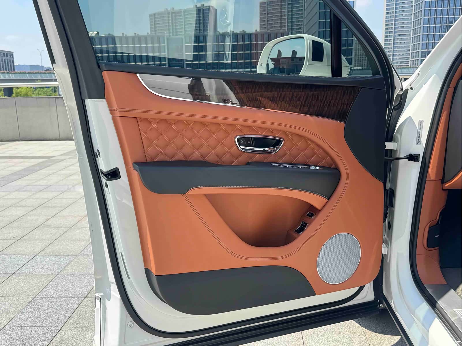 Bentley Bentayga, 2022 9