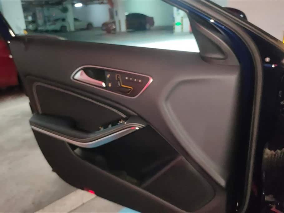 Mercedes-Benz GLA Mercedes-Benz GLA