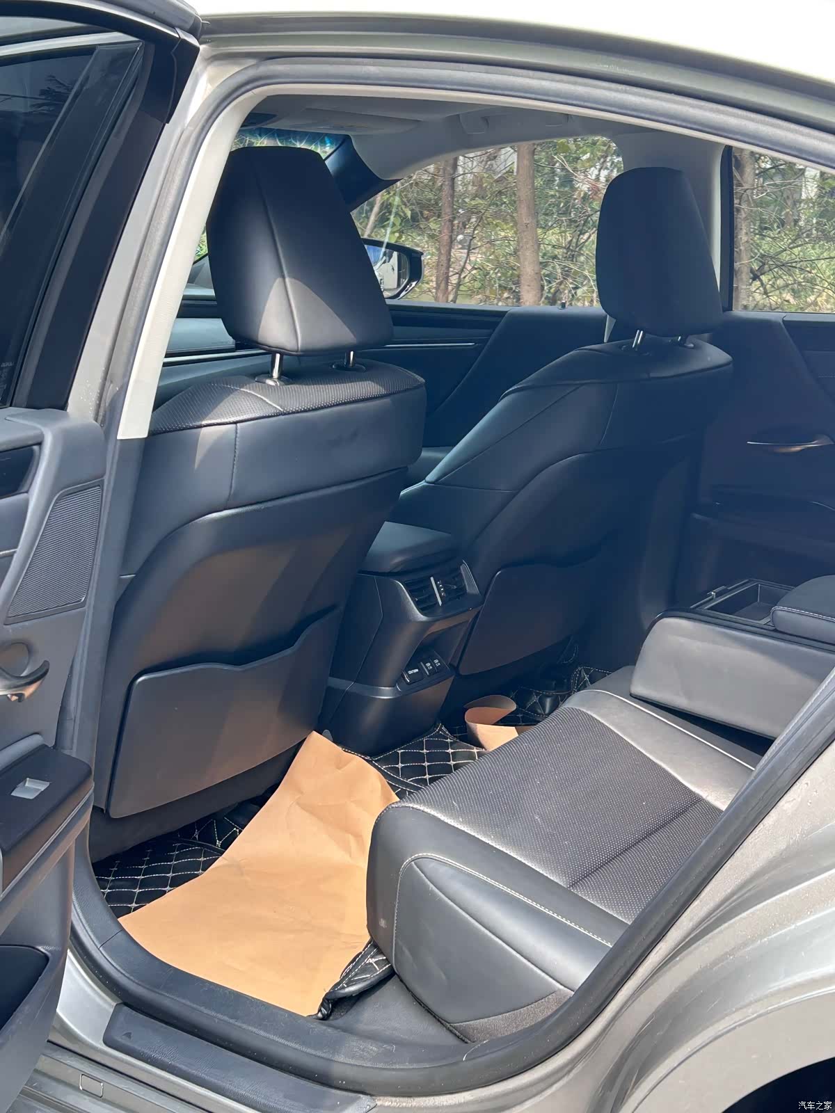 Lexus ES, 2020 11