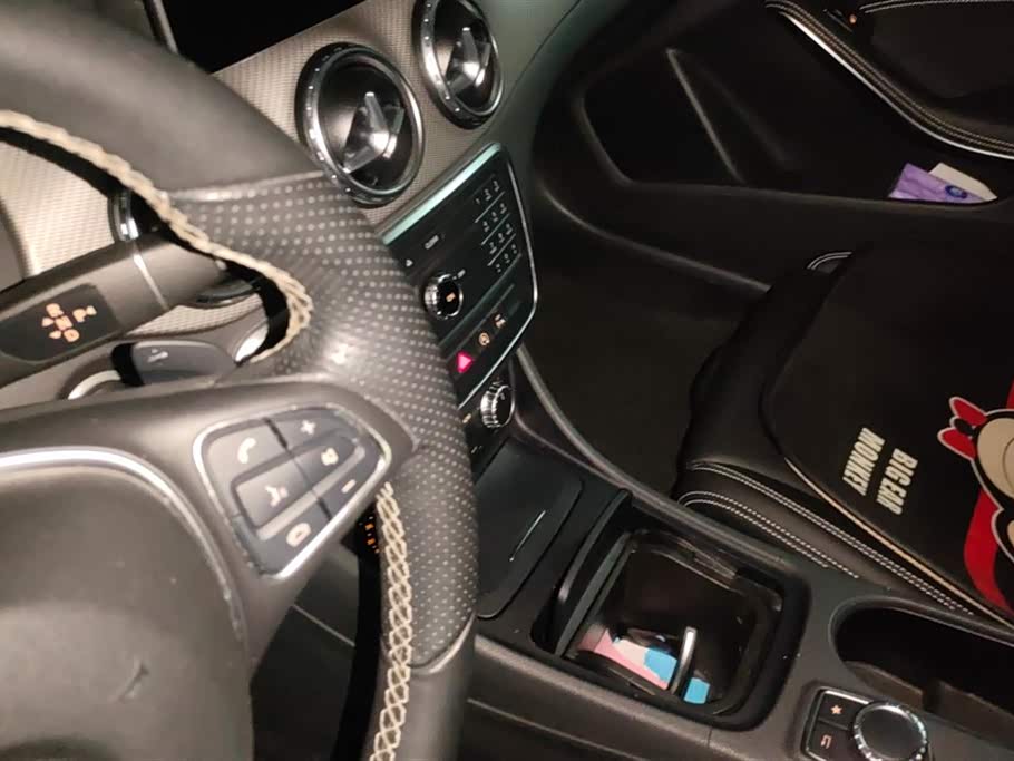 Mercedes-Benz GLA Mercedes-Benz GLA