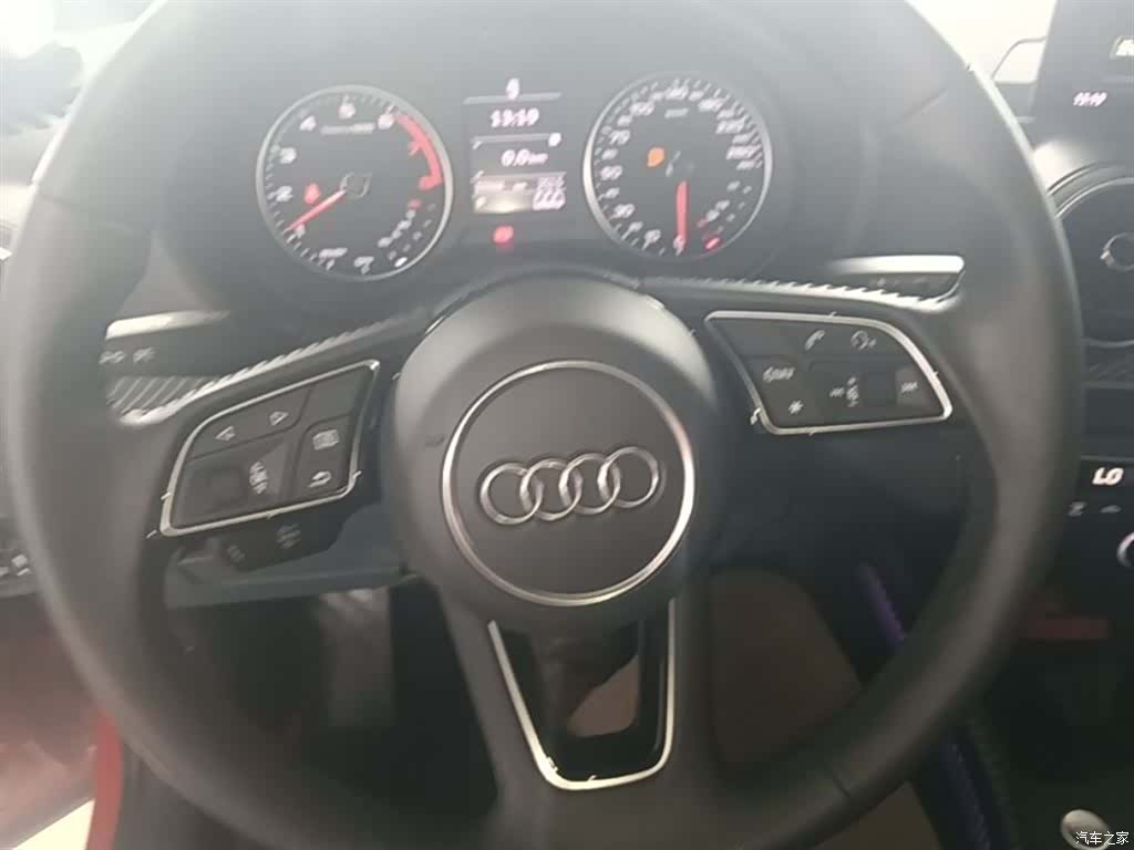 Audi Q2L, 2020 11