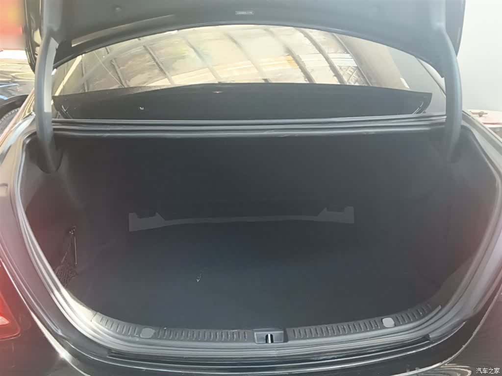 Mercedes-Benz E-Class, 2019 19