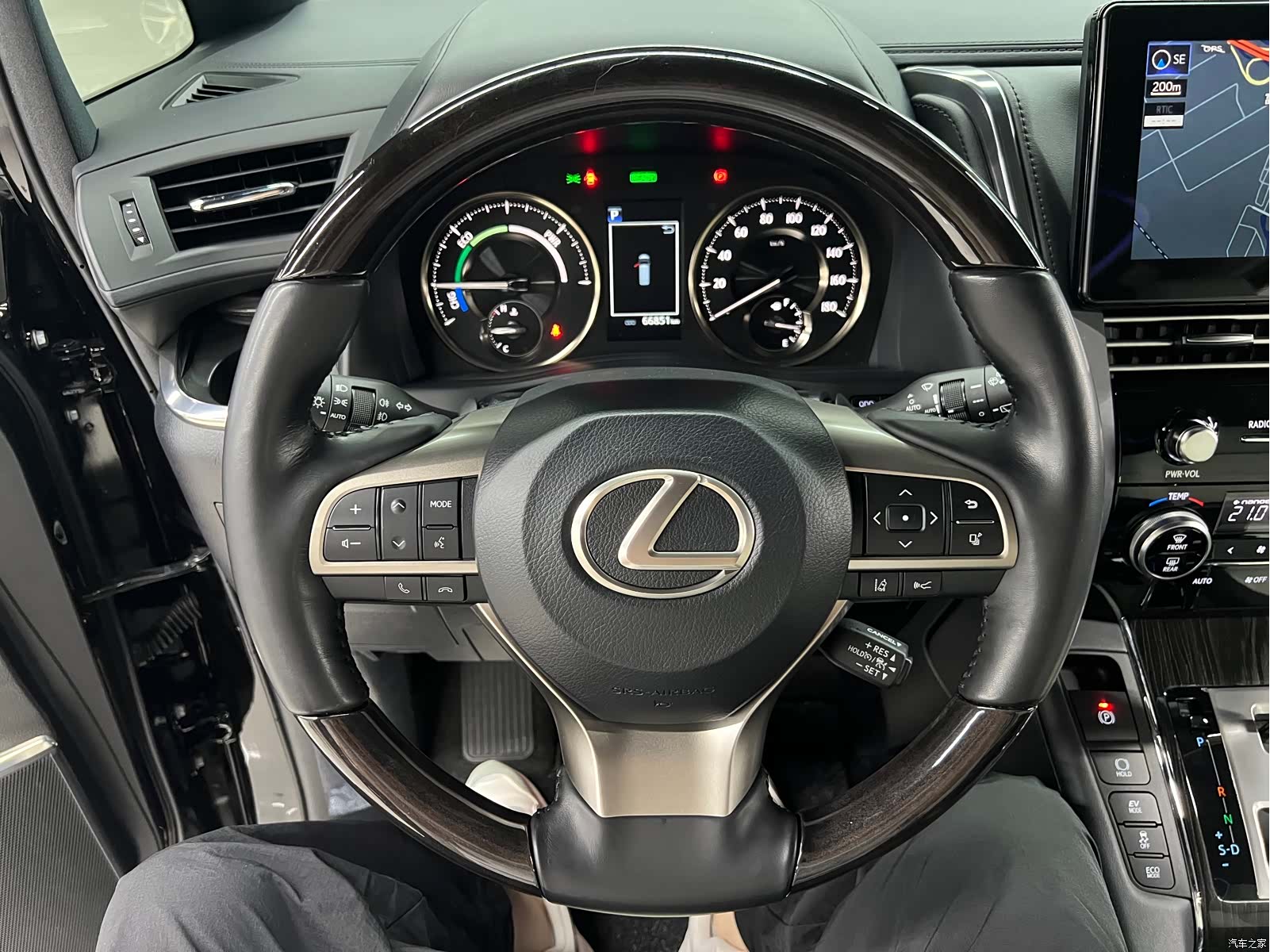 Lexus LM, 2021 21