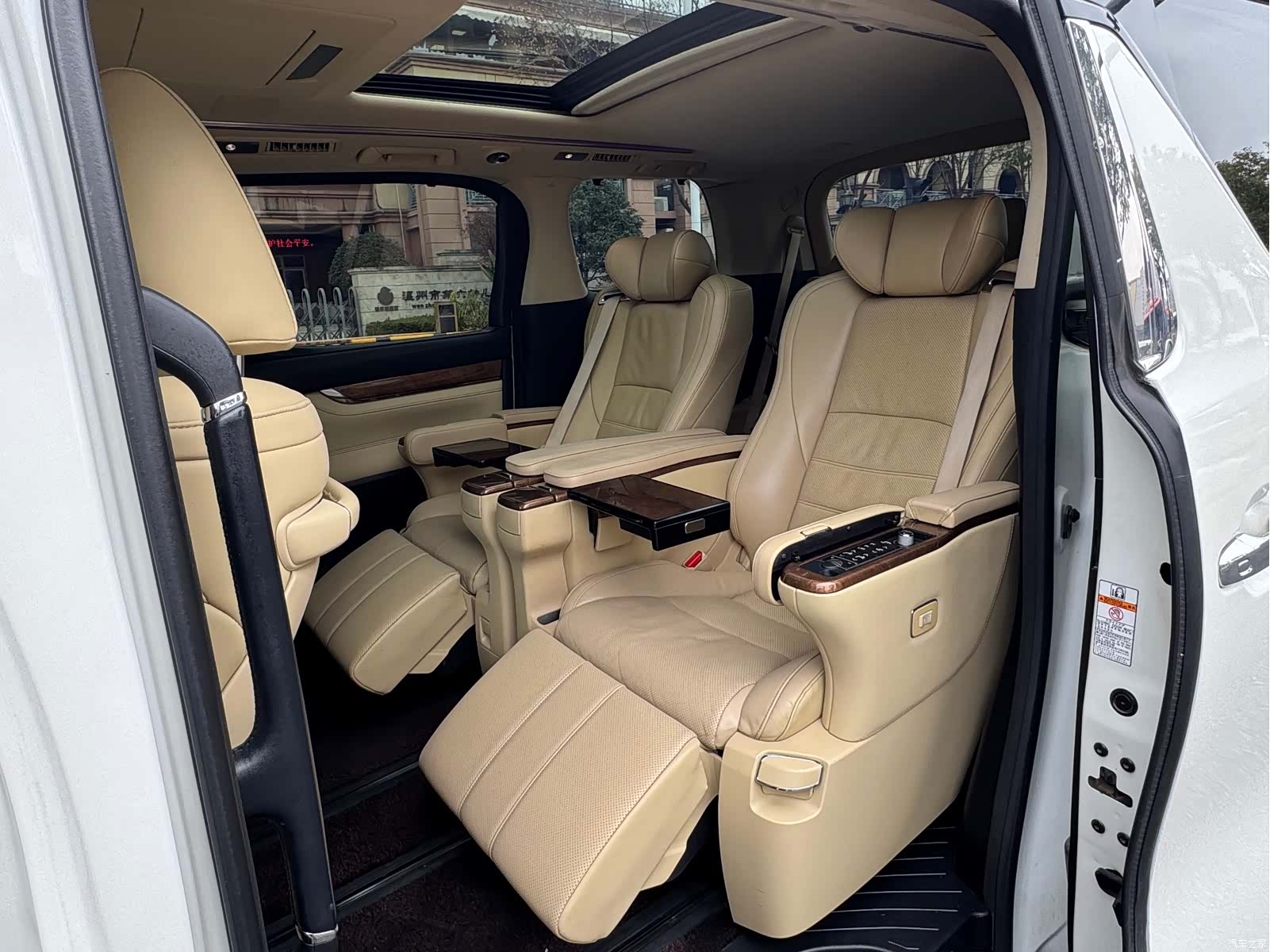 Toyota Alphard, 2017 10