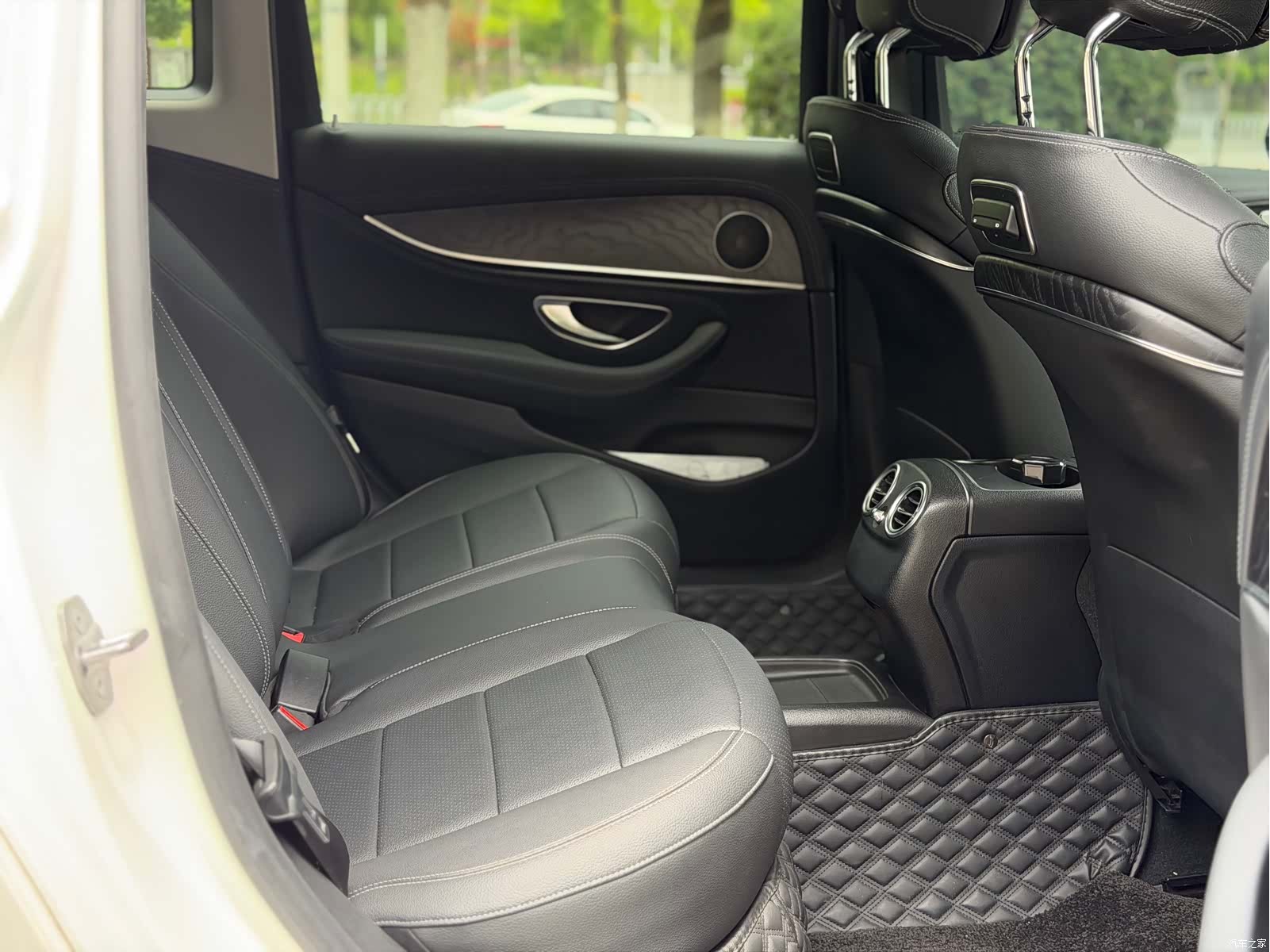 Mercedes-Benz E-Class, 2018 11