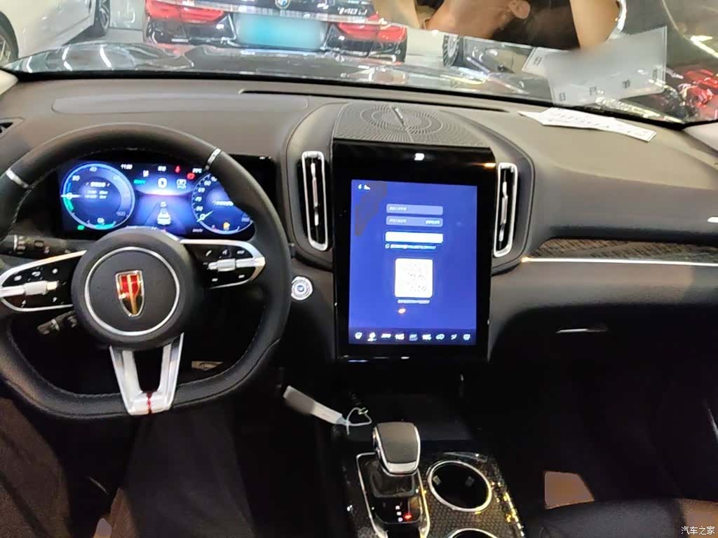 Hongqi HS3, 2026 10