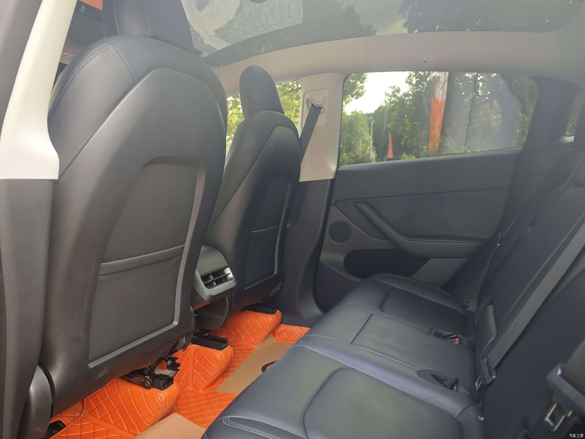 Tesla Model Y, 2021 все фото