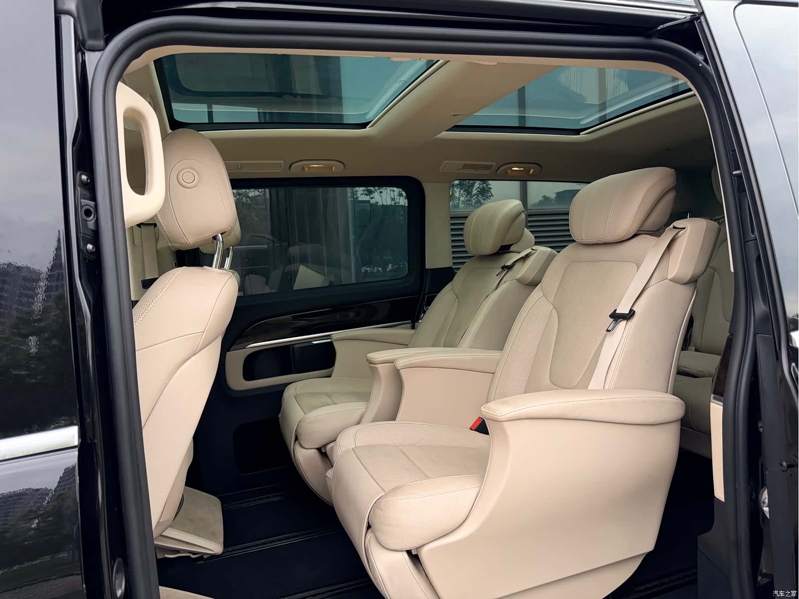 Mercedes-Benz V-Class, 2018 13