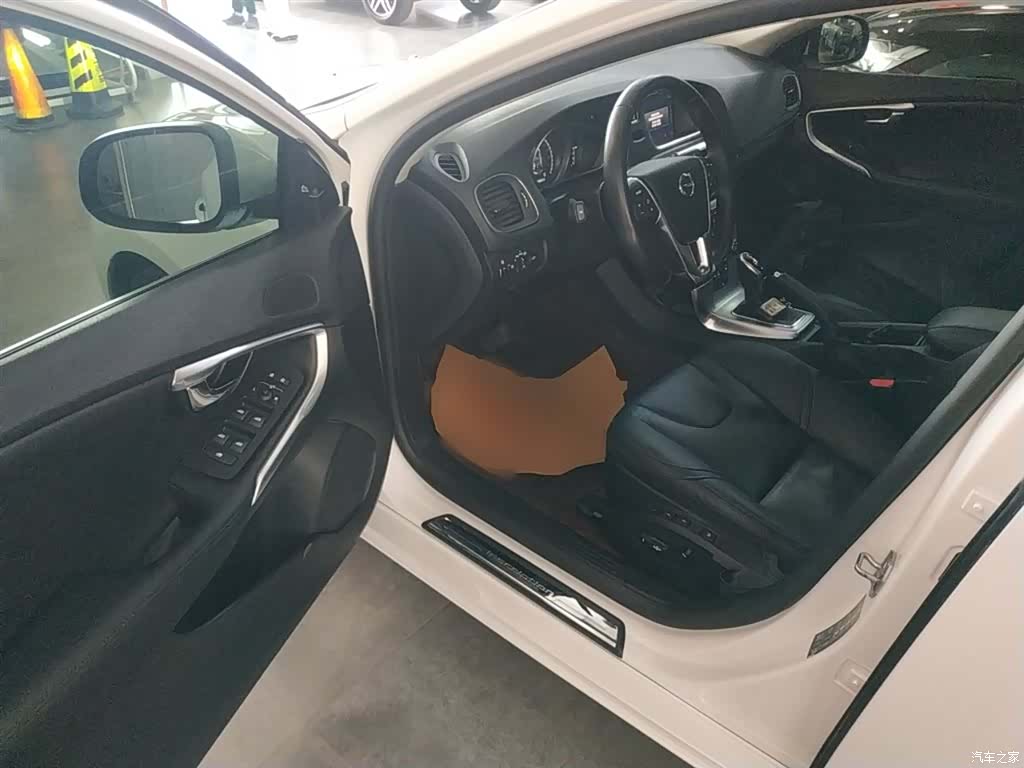 Volvo V40, 2019 16