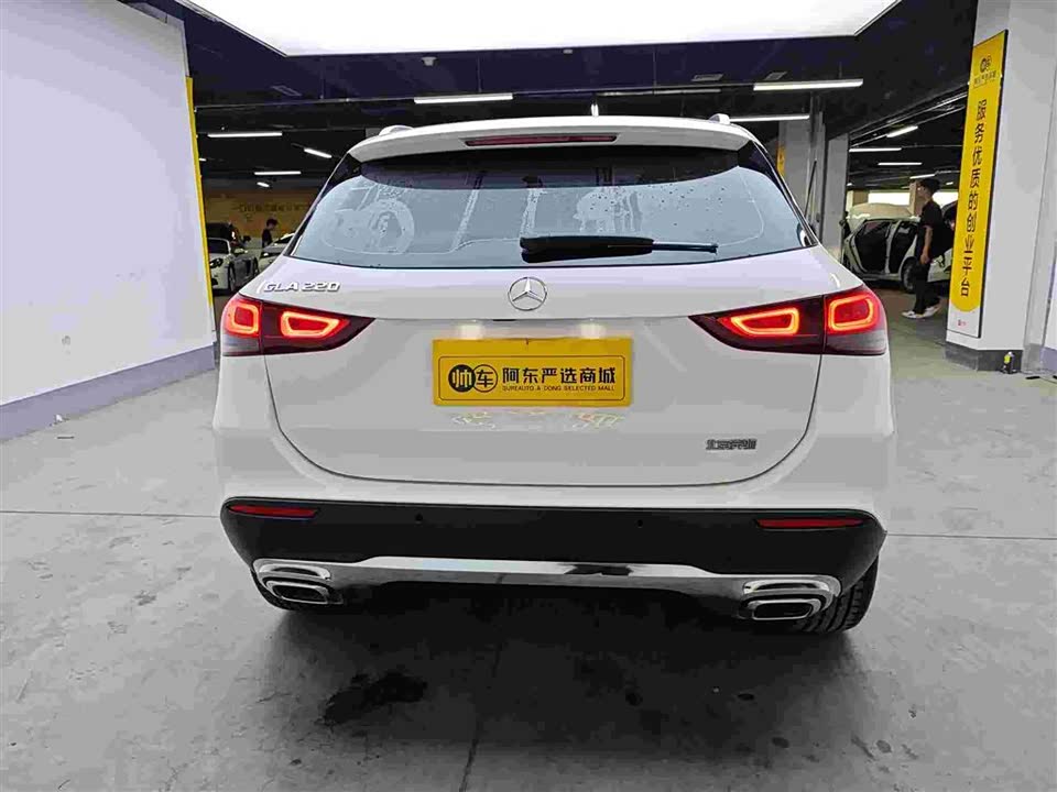 Mercedes-Benz GLA Mercedes-Benz GLA