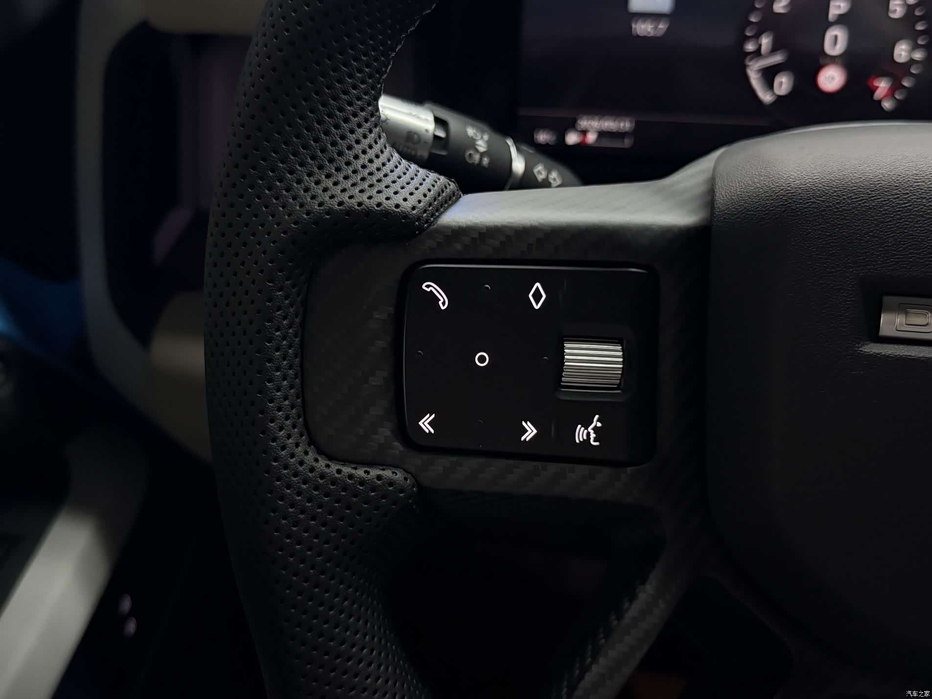 Land Rover Defender, 2021 4
