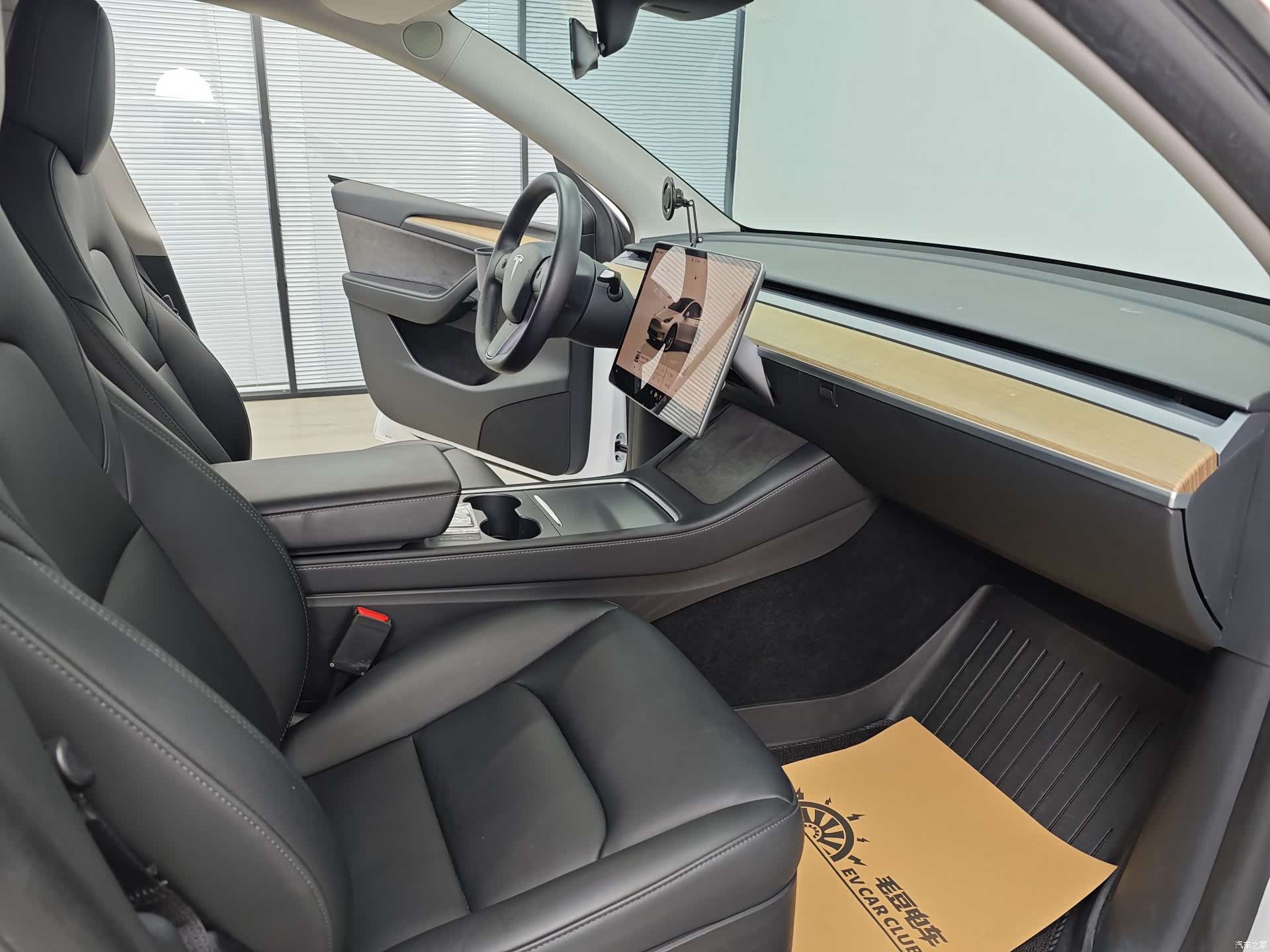Tesla Model Y, 2022 18