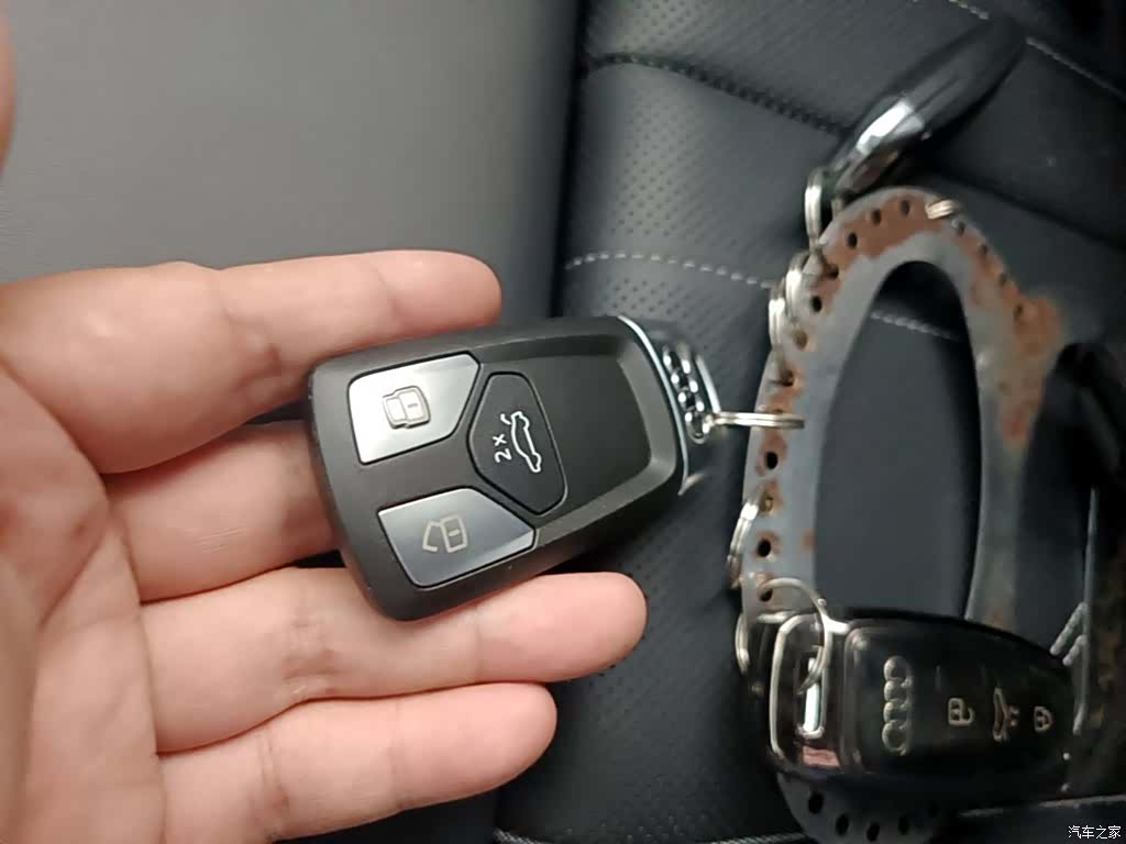 Audi Q5L, 2025 9