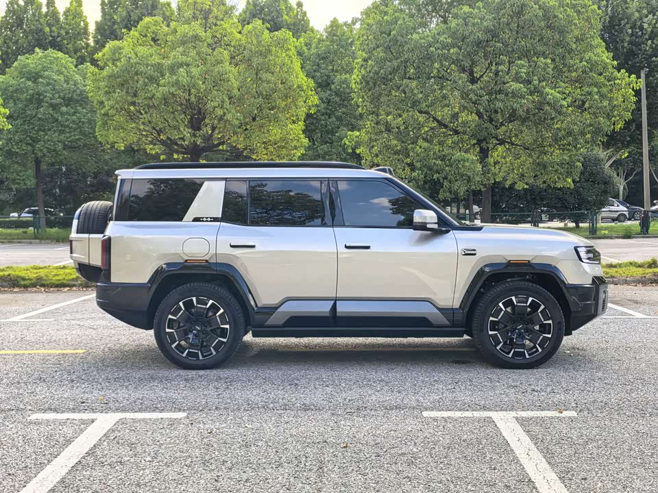 BYD Leopard 8