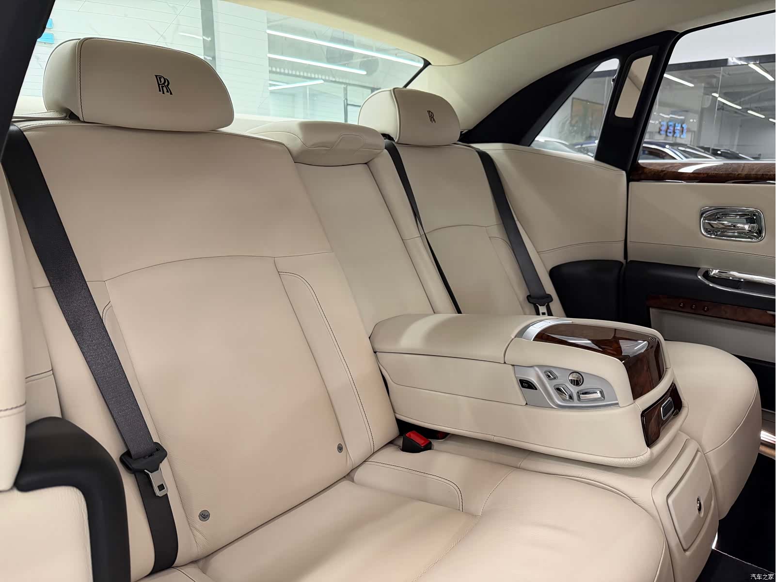 Rolls-Royce Ghost, 2014 6